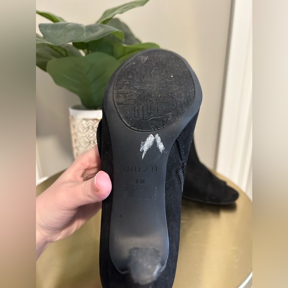 Unisa Black Open Toe Ruffle Booties, Size 8M. - Picture 6 of 9